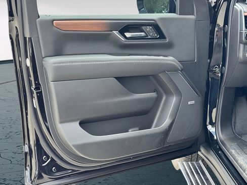 New 2026 GMC Yukon Denali w/ Sun & Power Step Package AWD/4WD image 14
