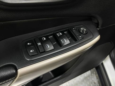 Used 2018 Jeep Cherokee Limited w/ Technology Group image 17