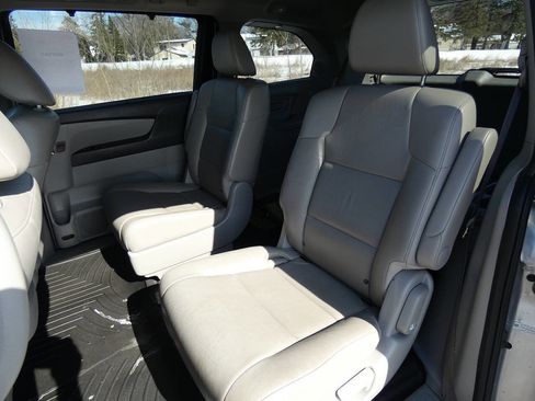 Used 2015 Honda Odyssey Touring Elite image 10