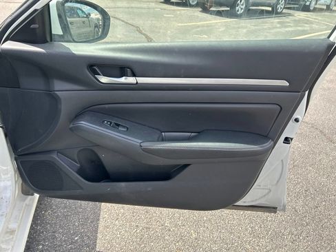 Used 2022 Nissan Altima 2.5 SV AWD/4WD image 14