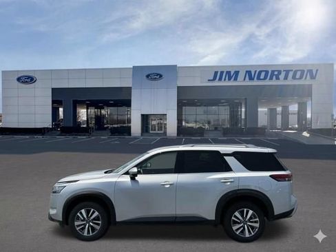 Used 2025 Nissan Pathfinder SL AWD/4WD image 8