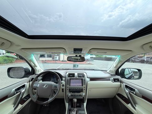 Used 2019 Lexus GX 460 Premium w/ Premium Package AWD/4WD image 27