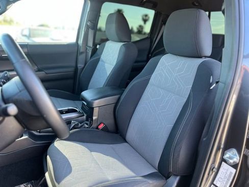 Certified 2023 Toyota Tacoma TRD Off-Road image 18