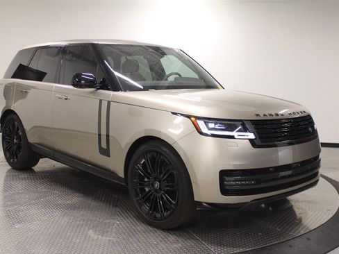 Used 2025 Land Rover Range Rover SE image 8