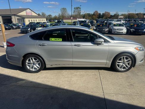 Used 2014 Ford Fusion SE FWD image 4