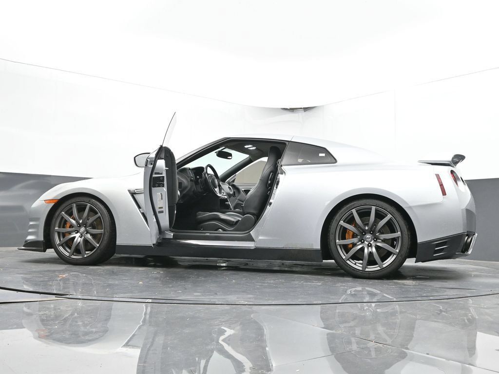 Used 2012 Nissan GT-R Premium AWD/4WD image 71