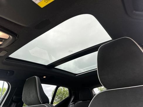 Certified 2025 Volvo XC40 B5 Plus AWD/4WD image 18