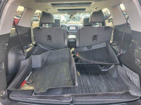 Used 2023 GMC Acadia SLT w/ Elevation Edition image 21