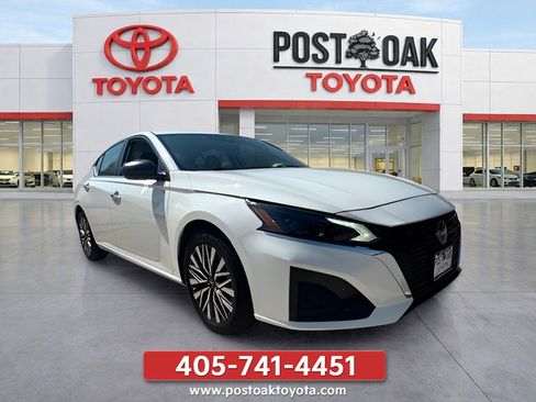 Used 2025 Nissan Altima 2.5 SV FWD image 9