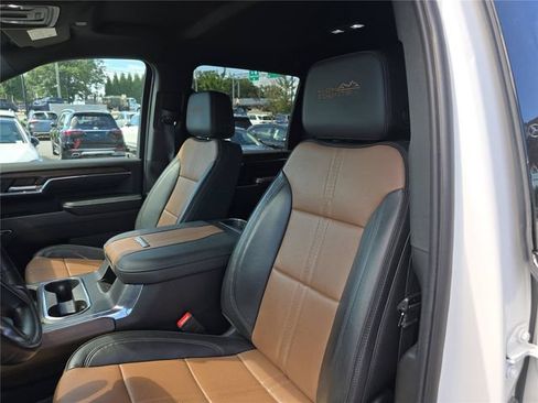 Used 2024 Chevrolet Silverado 2500 High Country w/ Technology Package AWD/4WD image 20