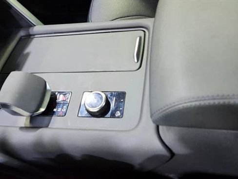 Used 2024 Land Rover Discovery S AWD/4WD image 16