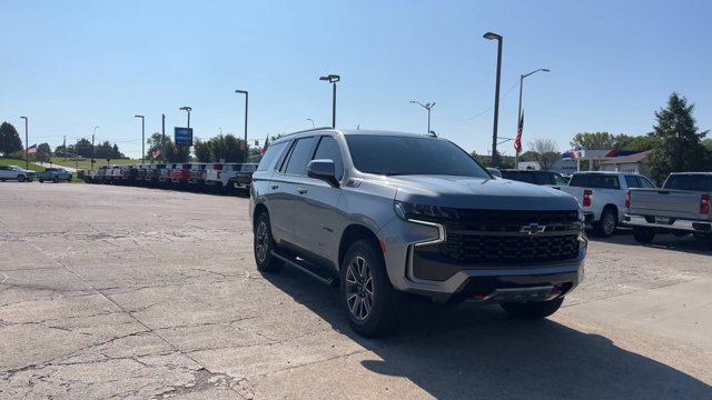 Used 2023 Chevrolet Tahoe Z71 w/ Luxury Package AWD/4WD image 3