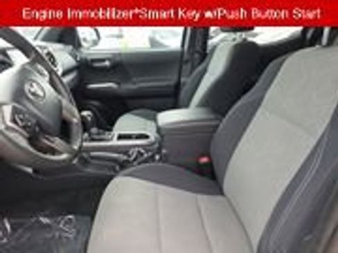 Used 2020 Toyota Tacoma TRD Off-Road w/ Technology Package image 6