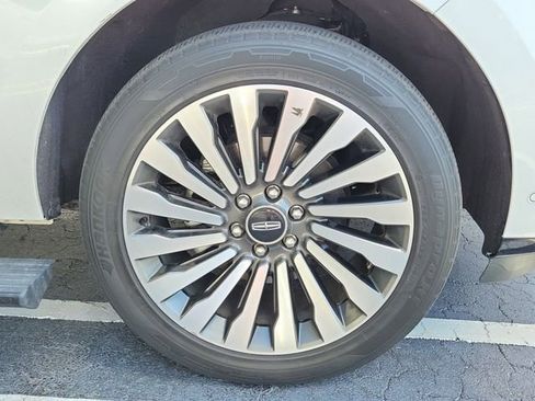 Used 2021 Lincoln Navigator Reserve w/ Luxury Package AWD/4WD image 6
