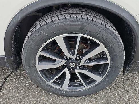 Used 2019 Nissan Rogue SL w/ Premium Package image 8