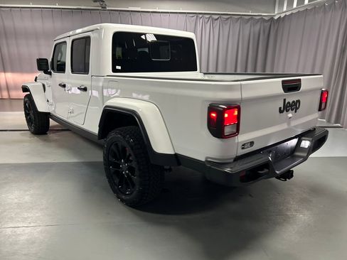 Used 2024 Jeep Gladiator Sport AWD/4WD image 5