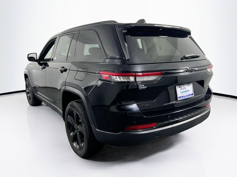 Used 2023 Jeep Grand Cherokee Altitude image 7