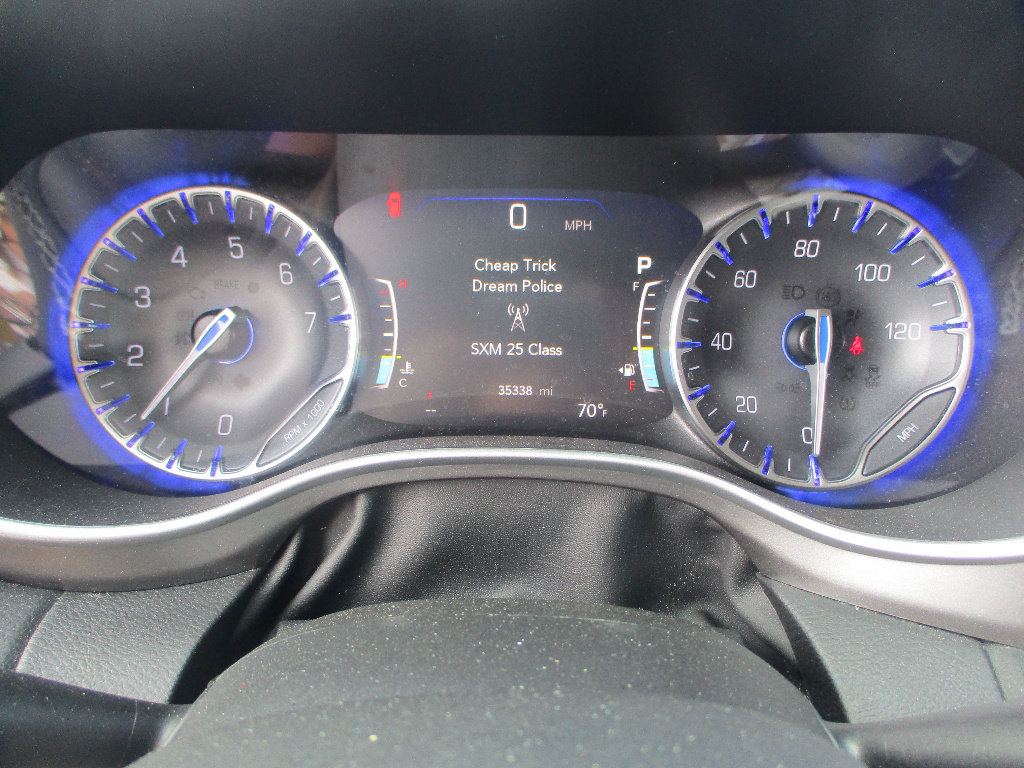 Used 2023 Chrysler Pacifica Touring-L FWD image 13