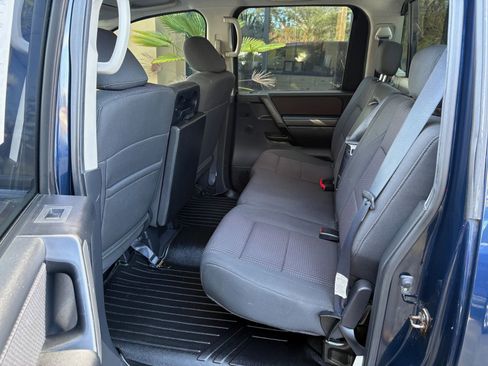 Used 2010 Nissan Titan SE image 15