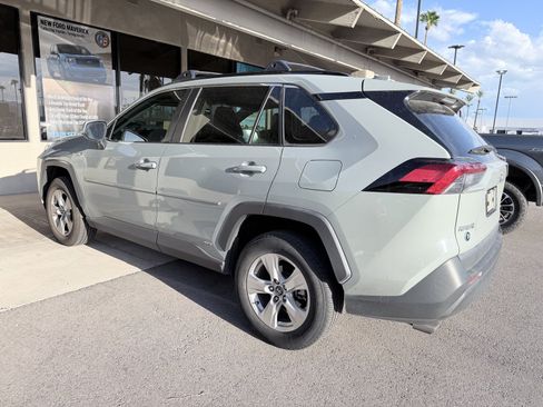Used 2020 Toyota RAV4 XLE w/ Convenience Package AWD/4WD image 5
