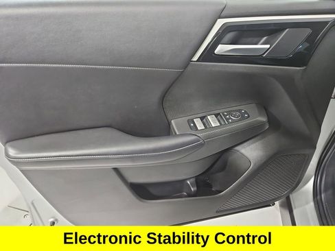 Used 2023 Mitsubishi Outlander SE image 10