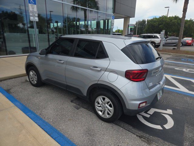 Used 2022 Hyundai Venue SE FWD image 6