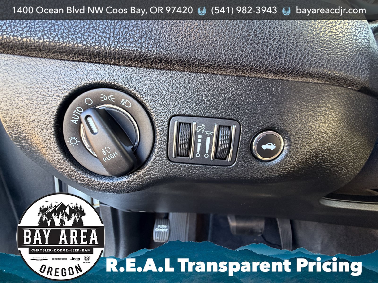 Used 2019 Chrysler 300 Limited w/ Light Group RWD image 27
