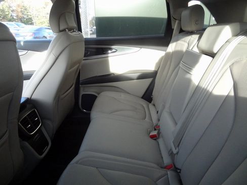 Used 2019 Lincoln Nautilus Reserve image 8