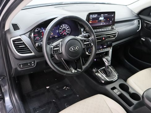 Used 2021 Kia Seltos SX w/ SX Sunroof Package AWD/4WD image 14