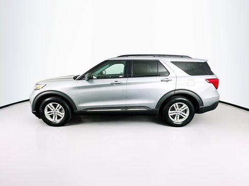 Used 2022 Ford Explorer XLT RWD image 4