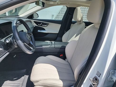 Used 2024 Mercedes-Benz E 350 4MATIC Sedan image 4
