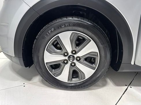 Used 2018 Kia Niro FE FWD image 5