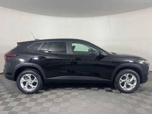 New 2026 Chevrolet Trax LS w/ LS Convenience Package FWD image 3