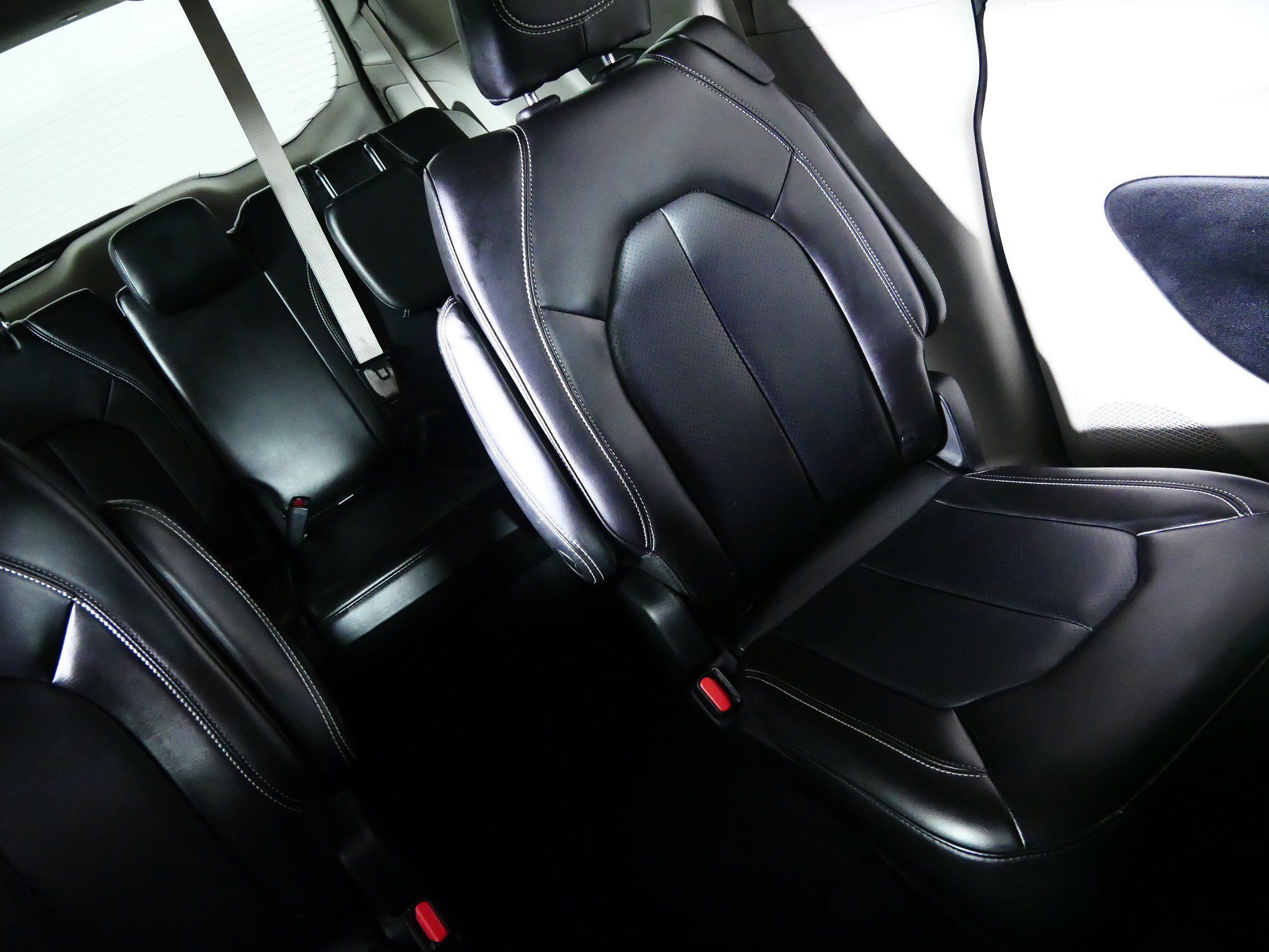 Used 2023 Chrysler Pacifica Touring-L FWD image 14