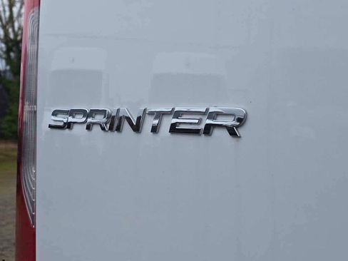 Used 2025 Mercedes-Benz Sprinter 2500 image 18