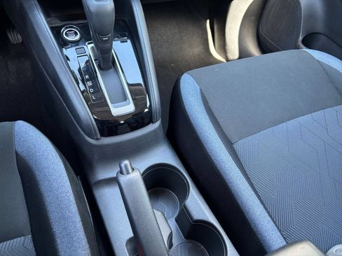 Used 2025 Nissan Versa SV FWD image 40