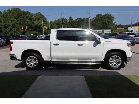 Used 2022 Chevrolet Silverado 1500 LTZ w/ LTZ Premium Package AWD/4WD image 8