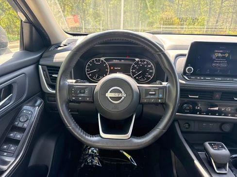 Used 2024 Nissan Rogue SV w/ SV Premium Package image 18