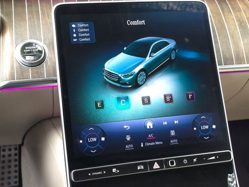 Used 2021 Mercedes-Benz S 580 4MATIC Sedan w/ AMG Line image 64