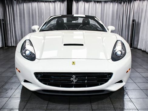 Used 2013 Ferrari California image 2