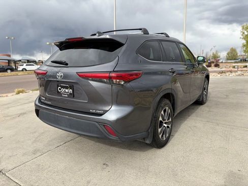 Used 2023 Toyota Highlander XLE AWD/4WD image 8