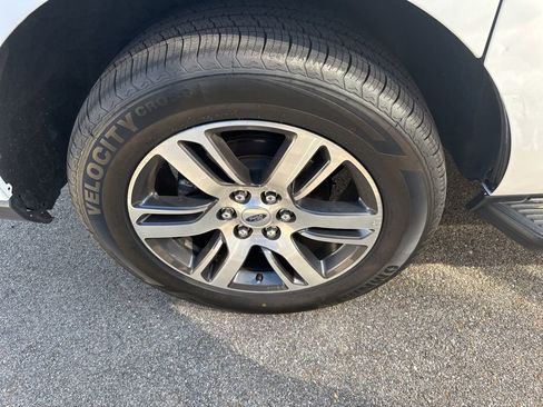 Used 2024 Ford Expedition Max Limited image 11