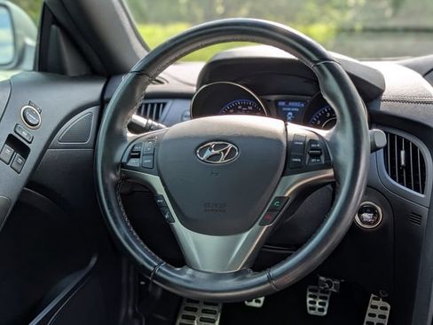 Used 2016 Hyundai Genesis Coupe 3.8 RWD image 14