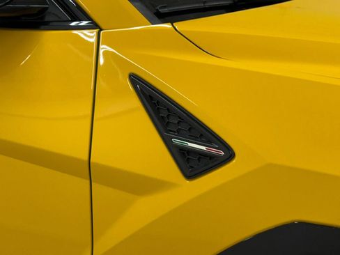 Used 2020 Lamborghini Urus image 48