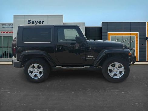 Used 2007 Jeep Wrangler Sahara w/ Dual Top Group AWD/4WD image 8