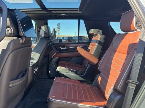 Used 2023 GMC Yukon Denali Ultimate image 14