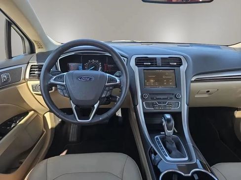 Used 2016 Ford Fusion SE w/ Equipment Group 202A FWD image 14
