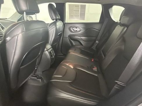 Used 2020 Jeep Cherokee Trailhawk w/ Cold Weather Group AWD/4WD image 24