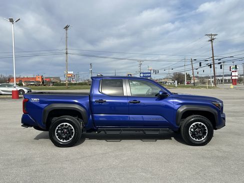 Certified 2025 Toyota Tacoma TRD Off-Road image 4