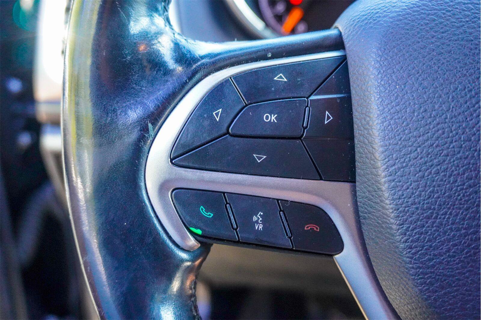 Used 2020 Jeep Grand Cherokee Altitude RWD image 29